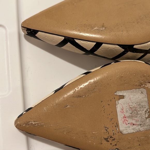 Kate Spade black/cream snakeskin embossed kitten heels. Size 6.5 - Picture 7 of 8